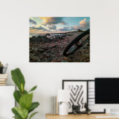 Poster Vélo garé sur la plage rocheuse (Bureau à domicile)