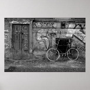 Poster - Vélo penché contre le mur