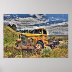 Poster Vieux camion abandonné dans un champ