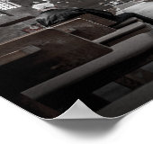 Poster Vieux homme priant seul dans l'église gothique (Coin)