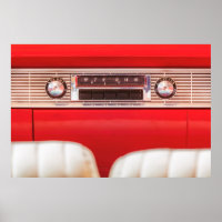 Vieux radio de voiture à l'intérieur d'une voiture