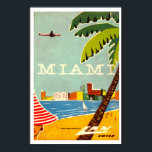 Poster vintage Miami Travel<br><div class="desc">Ce design a été créé à l'aide d'un poster de voyage vintage classique pour LAN-Chile Airline - Voyage à Miami. Le design comprend un avion survolant un palmier tropical et une femme sur Miami Beach avec du sable, de l'océan et des bâtiments dans l'arrière - plan. Nous avons créé une...</div>