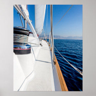 Poster voilier surfant sur la mer