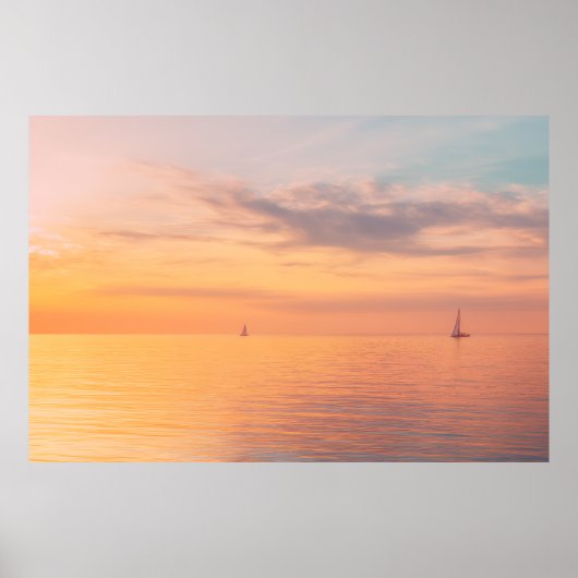 Poster Voiliers au coucher du soleil, océan calme, horizo (Devant)