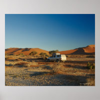 Voiture 4x4 dans le désert Paysage du Namib à