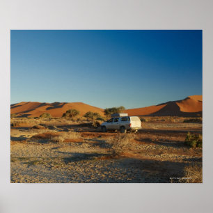 Poster Voiture 4x4 dans le désert Paysage du Namib à