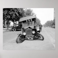 Voiture ancienne accidentée, 1922. Photo ancienne