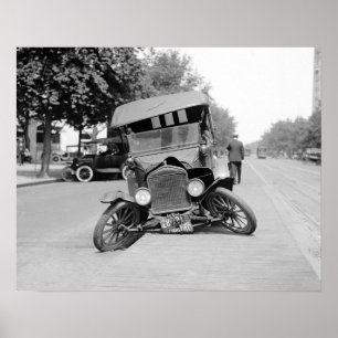 Poster Voiture ancienne accidentée, 1922. Photo ancienne