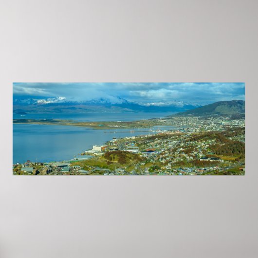 Poster Vue aérienne panoramique de la ville de ushuaia (Devant)