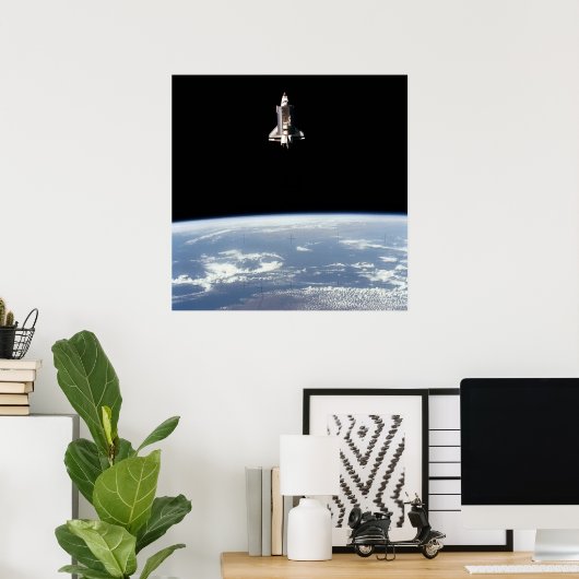 Poster Vue de la navette spatiale Challenger au-dessus de (Bureau à domicile)