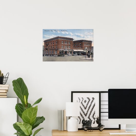 Poster Vue extérieure de l'hôtel Wenatchee (Bureau à domicile)