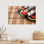 Poster Vue latérale de la salade végétarienne fraîche (Cuisine)