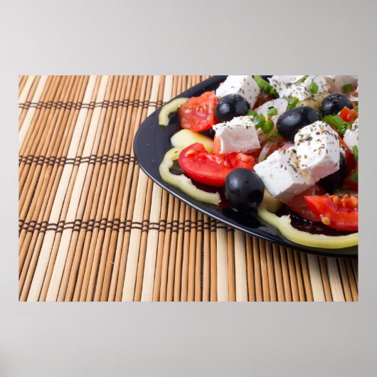 Poster Vue latérale de la salade végétarienne fraîche (Devant)