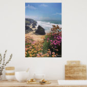 Poster Vue sur la falaise de la plage avec des fleurs, (Cuisine)