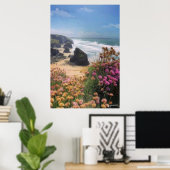 Poster Vue sur la falaise de la plage avec des fleurs, (Bureau à domicile)