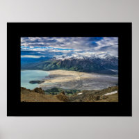 Vue sur la rivière Slims et la montagne