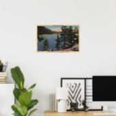 Poster Vue sur le lac à travers les pins (Bureau à domicile)