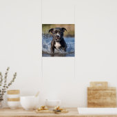 Poster "Wave Chaser : Un chiot robuste en jeu dans l'océa (Cuisine)