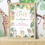 Poster Wild One Jungle Safari Animal 1er anniversaire Bie<br><div class="desc">Sympa or et vert jungle & safari thème "Wild One" affiche de bienvenue 1er anniversaire avec un dessin feuille sauvage et tropical avec motif de feuille d'or et verte sur le dos.</div>