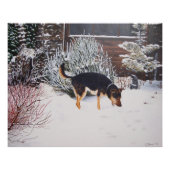Poster Winter snow scene with cute black and tan dog (Devant)
