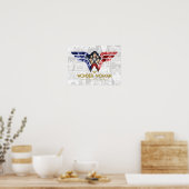 Poster Wonder Woman Crossed Arms dans le logo collage (Cuisine)