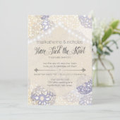 Postez les invitations des fleurs de mariage et de (Debout devant)