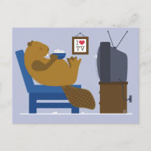 Postkaart van een bever die tv kijkt