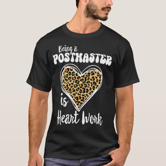 Postmaster zijn is hartwerk Love Leopard V-Da T-shirt (Voorkant)