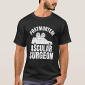 Postmortem Vasculaire chirurg Embalmer Mortician G T-shirt (Voorkant)