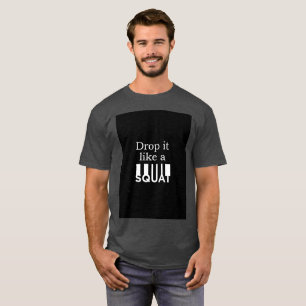 Posture accroupie de T-shirt de forme physique