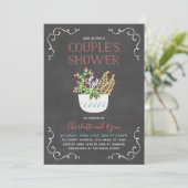 Pot à fleurs Chalkboard Couple's Shower Invitation (Debout devant)