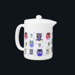 Pot lunatique de thé de hiboux de bande dessinée<br><div class="desc">Pot en céramique coloré de thé,  avec les graphiques lunatiques de bande dessinée des hiboux et du pois bleu.  Pot adorable pour toutes vos boissons chaudes préférées.  Grand pour le cacao chaud de l'enfant,  et fait une idée douce de cadeau.</div>