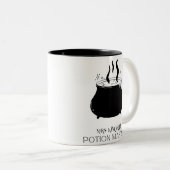 Potion Master Custom Halloween Gift Tweekleurige Koffiemok (Voorkant rechts)