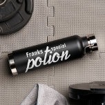 Potion personnalisée de votre nom<br><div class="desc">Bouteille d'eau amusante avec votre nom pour les hommes. Vous pouvez le remplir avec votre potion de remise en forme personnelle dont vous avez besoin pour votre entraînement. : -)</div>
