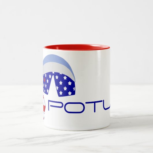 POTUS19 Trump 2020 Mug à café à deux tons (Centre)