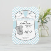 Poudre bleu gris Chevron Baby shower Invitation (Debout devant)