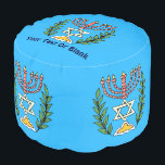 Pouf Persian Magen David Menorah<br><div class="desc">Cette image a été adaptée à partir d'un carrelage juif perse antique et présente une menorah avec un Magen David (Étoile de David) encadré de branches d'olivier. Les imperfections de l'image originale peinte à la main ont été conservées. Ajoutez votre propre texte en haut.</div>