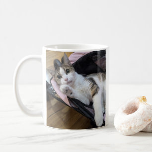 Poupée délicate dans un buggy rose - Mug photo cla