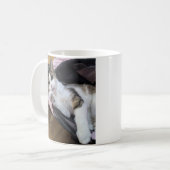 Poupée délicate dans un buggy rose - Mug photo cla (Devant gauche)
