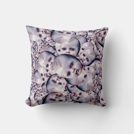 poupée foncée de boo coussin hanté (Recto)