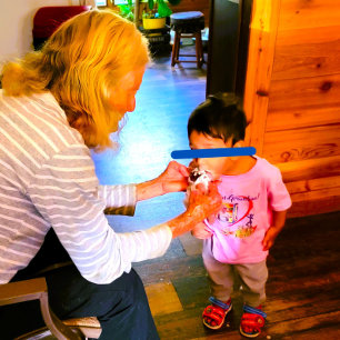 Pour Bébé Accompagné sur le T-shirt de grand-mère