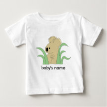 koala infantile dans le T-shirt de l'eucalyptus