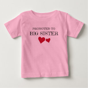 Pour Bébé T-shirt « Promue Grande Sœur » coeurs rouges