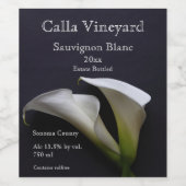 Pour Bouteilles De Vin Calla est allongée sur un Étiquette arrière - plan (Étiquettes simples)