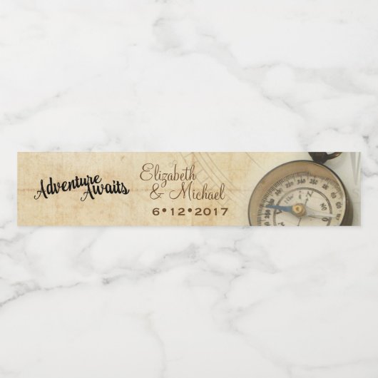 Pour Bouteilles D'eau Adventure Await Water Bottle Étiquette (Étiquettes simples)