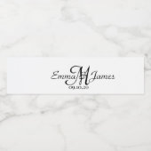 Pour Bouteilles D'eau Élégant Script Monogramme Mariage Étiquette boutei (Étiquettes simples)