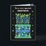 Pour Brother Birthday Cake avec carte de bougies<br><div class="desc">Une carte d'anniversaire brillante pour votre frère, avec beaucoup de bougies à motifs sur un gâteau d'anniversaire. En haut de la couverture, les mots "À un FRÈRE très spécial" sont en blanc sur l'arrière - plan noir. Il y a un groupe bleu autour du gâteau avec "HAPPY BANTHDAY !" également...</div>