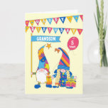 Pour Grandson âge personnalisé Anniversaire Carte<br><div class="desc">Une carte d'anniversaire amusante pour un petit-fils que vous pouvez customiser avec son âge. La couverture frontale a deux mignons gnomes, l'un tenant une bannière qui dit "GRANDSON" et l'autre tenant un ballon rouge où vous pouvez ajouter l'âge de votre petit-fils. Les gnomes sont basés sur la "tomte" du folklore...</div>