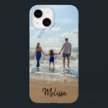Pour iPhone 14 Nom personnalisé Coque photo Monogramme coque ipho<br><div class="desc">Célébrez votre famille avec ce coque iphone personnalisé. Customisez-le en remplaçant la photo par une de vos propres et en ajoutant votre nom ou votre monogramme.</div>