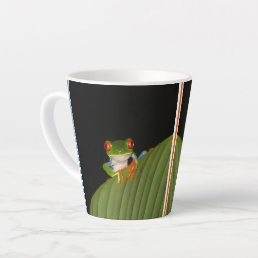 Poussière De Grenouille Rouge Jaune. Mug en latte (Angle gauche)
